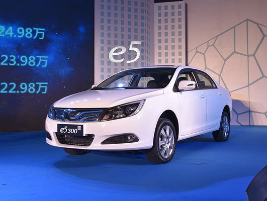 305KM 400KM  BYD E5 EV High Performance Pure Electric 4 Doors 5 Seats